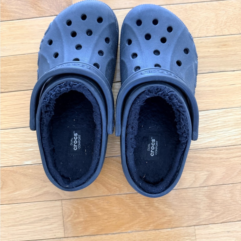 CROCS Kids' Navy Fuzzy Lined Slippers